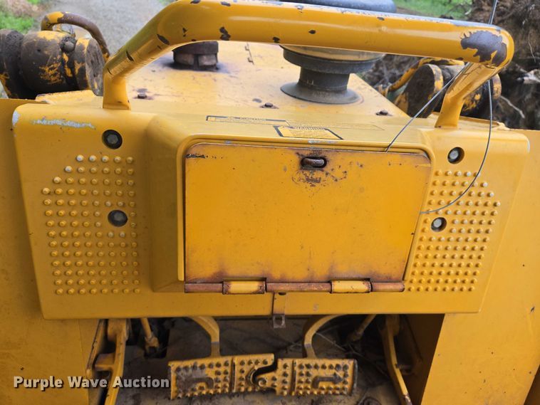 image for item DW7034 1989 John Deere 555G track loader