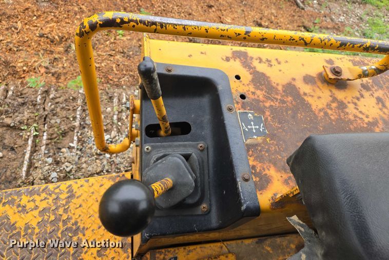 image for item DW7034 1989 John Deere 555G track loader