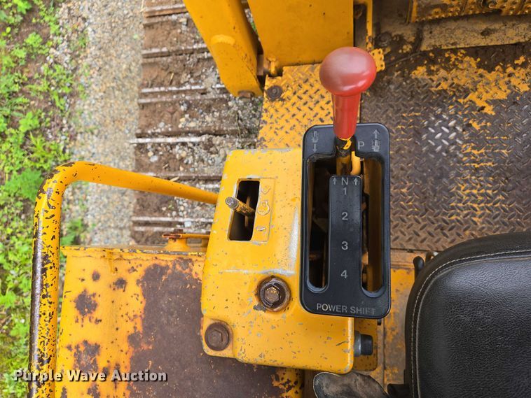 image for item DW7034 1989 John Deere 555G track loader