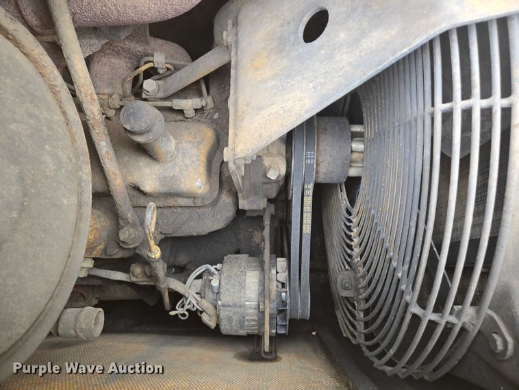 image for item DW7034 1989 John Deere 555G track loader