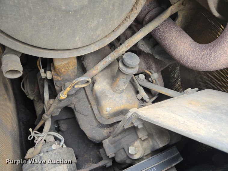 image for item DW7034 1989 John Deere 555G track loader