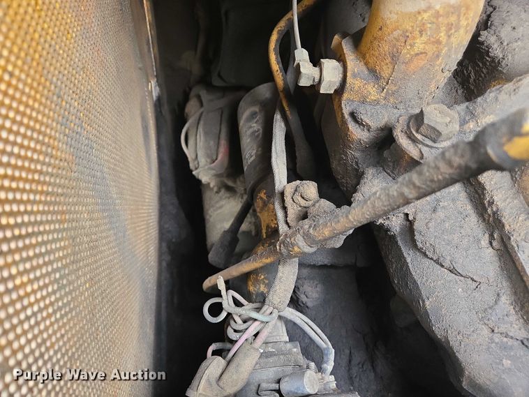 image for item DW7034 1989 John Deere 555G track loader