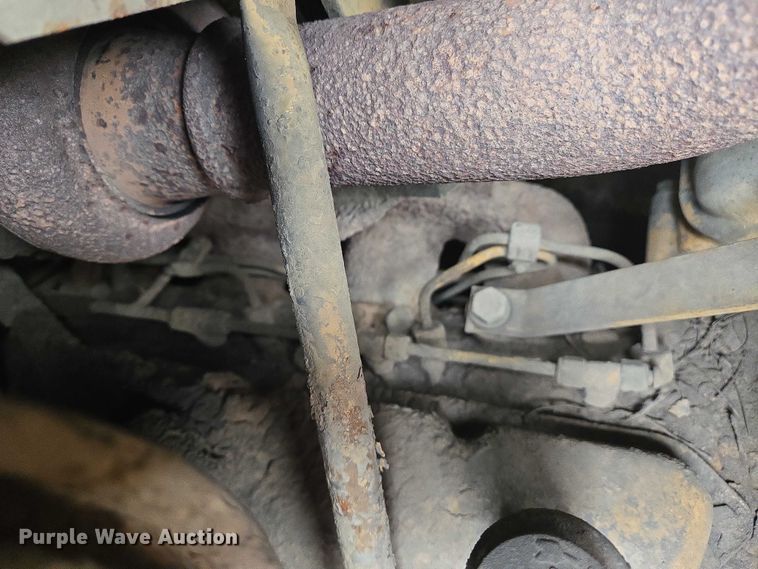 image for item DW7034 1989 John Deere 555G track loader