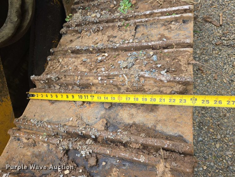 image for item DW7034 1989 John Deere 555G track loader