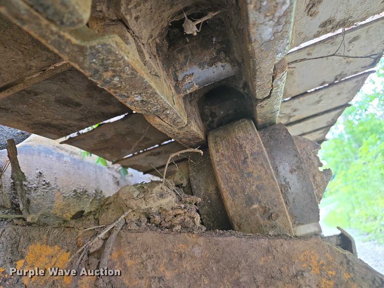 image for item DW7034 1989 John Deere 555G track loader