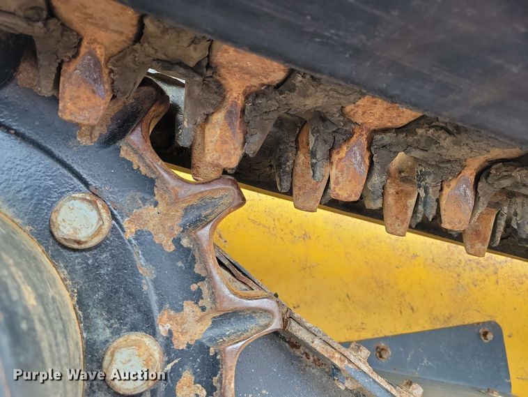 image for item DX6979 2020 John Deere 333G tracked skid steer loader