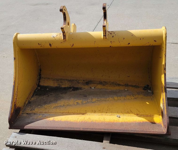 image for item DX6980 John Deere  AT316560 mini excavator bucket