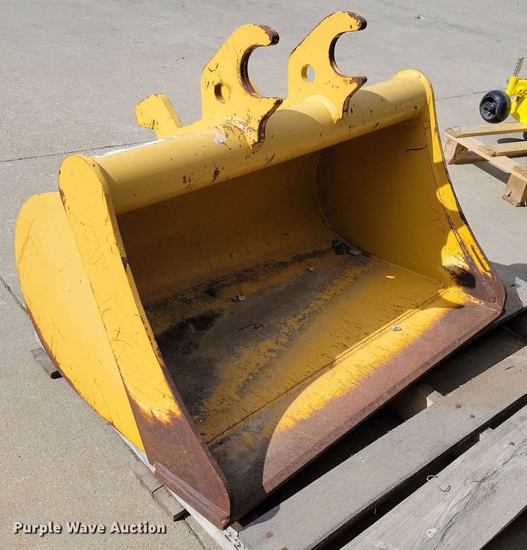 image for item DX6980 John Deere  AT316560 mini excavator bucket
