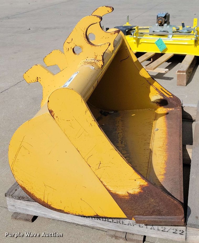 image for item DX6980 John Deere  AT316560 mini excavator bucket