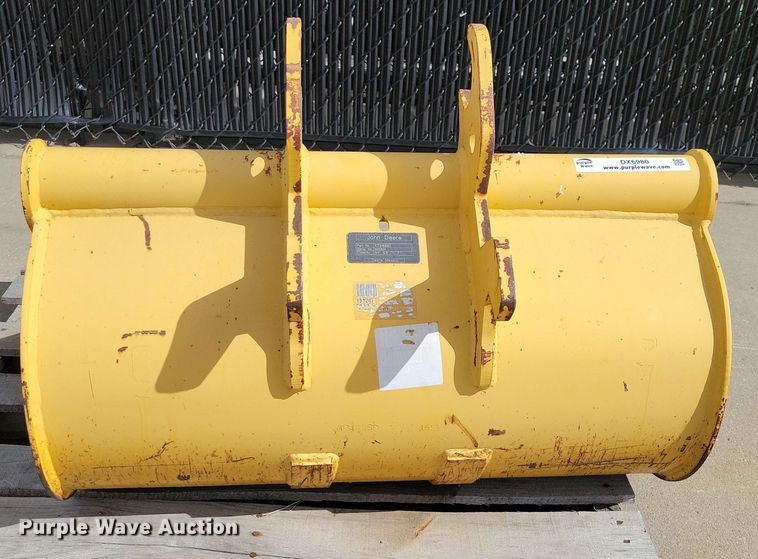 image for item DX6980 John Deere  AT316560 mini excavator bucket