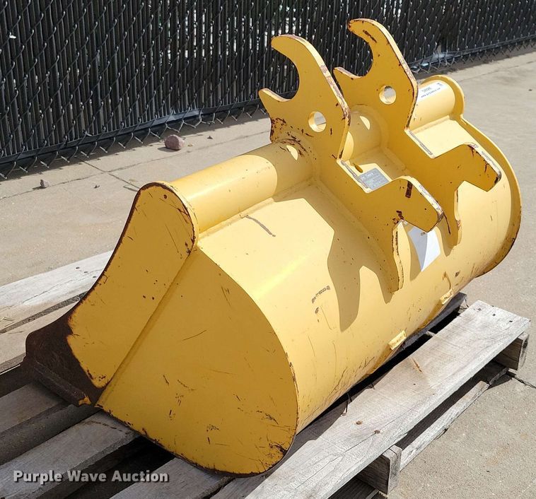 image for item DX6980 John Deere  AT316560 mini excavator bucket