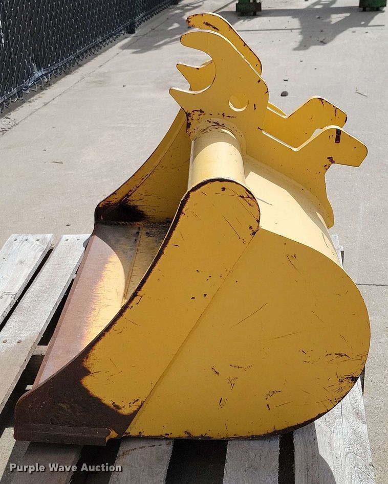 image for item DX6980 John Deere  AT316560 mini excavator bucket