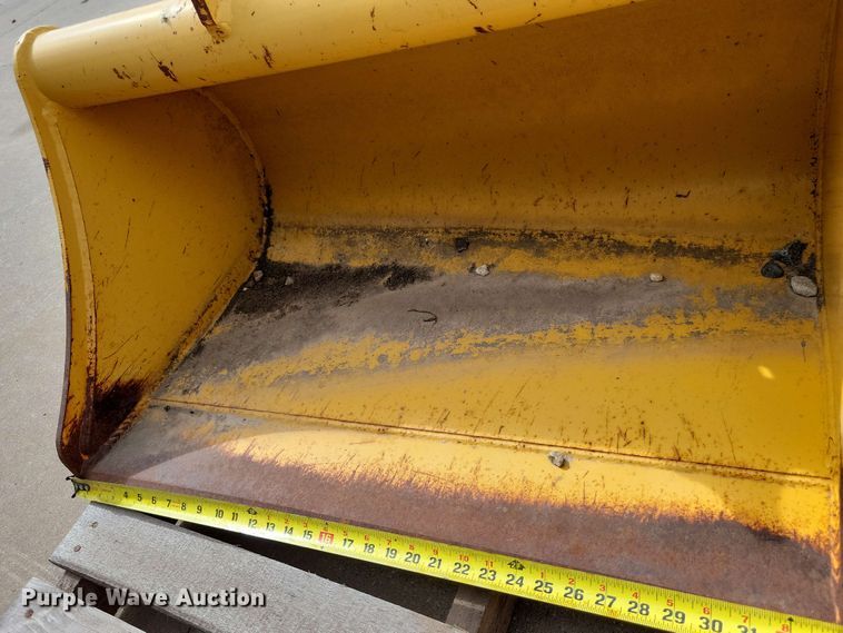 image for item DX6980 John Deere  AT316560 mini excavator bucket