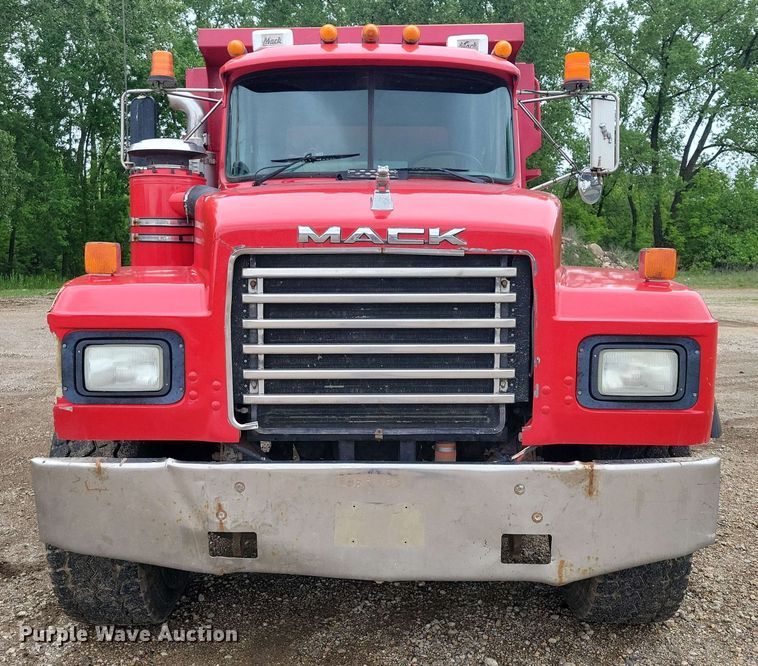 image for item DX6984 1999 Mack RD688S dump truck