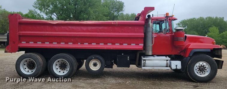 image for item DX6984 1999 Mack RD688S dump truck