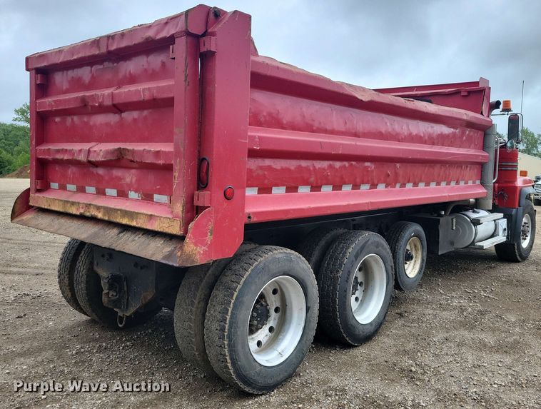 image for item DX6984 1999 Mack RD688S dump truck