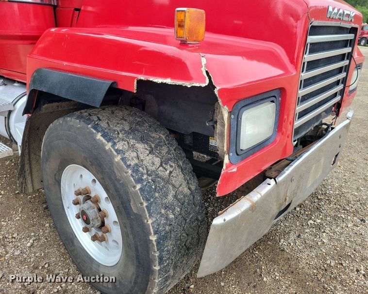 image for item DX6984 1999 Mack RD688S dump truck