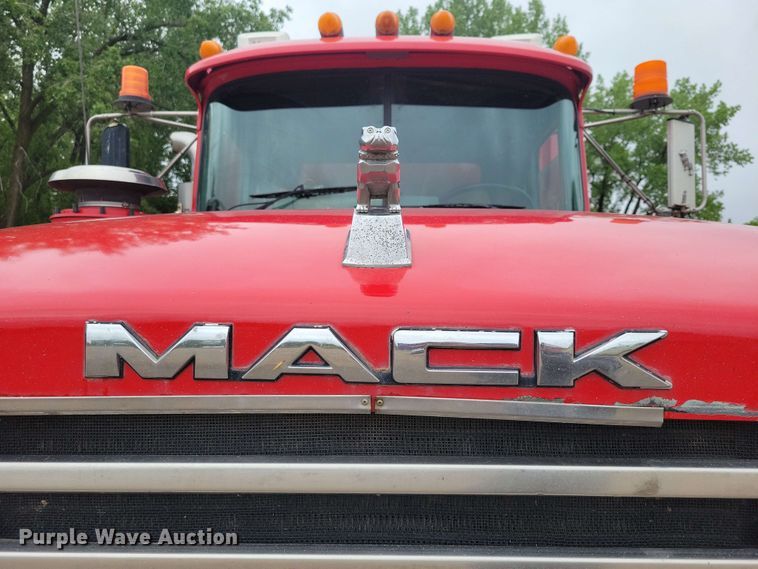 image for item DX6984 1999 Mack RD688S dump truck