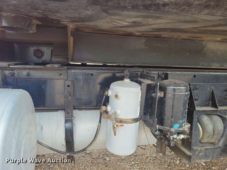 image for item DX6984 1999 Mack RD688S dump truck