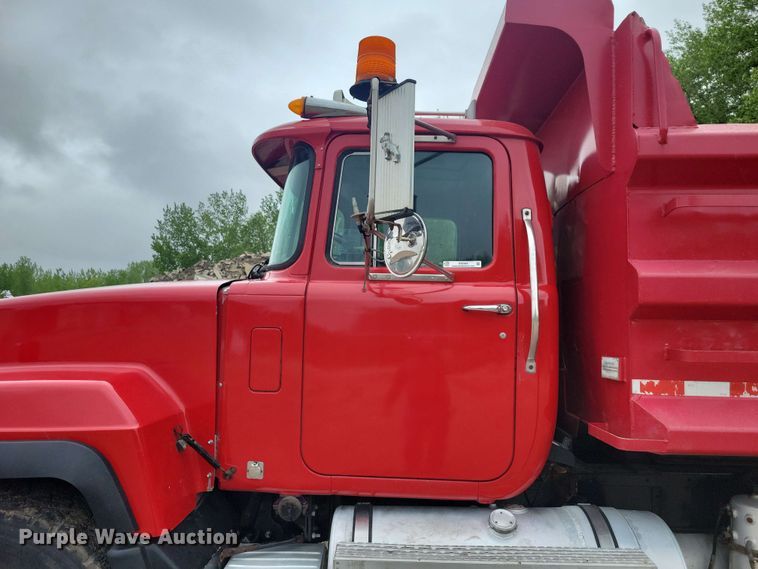 image for item DX6984 1999 Mack RD688S dump truck