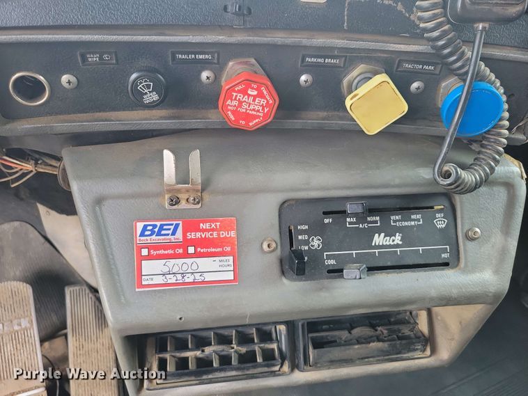 image for item DX6984 1999 Mack RD688S dump truck