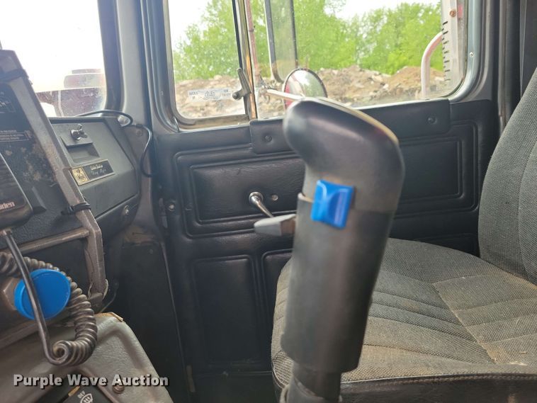 image for item DX6984 1999 Mack RD688S dump truck