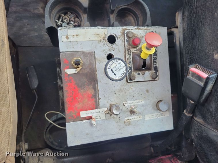 image for item DX6984 1999 Mack RD688S dump truck