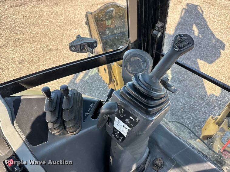image for item DX8984 2016 Caterpillar 420F2 IT backhoe