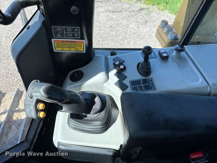 image for item DX8985 2018 Caterpillar D6N XL dozer