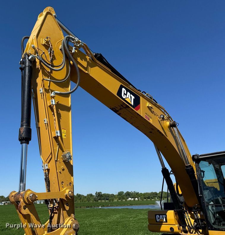 image for item DX8986 2018 Caterpillar 320 excavator