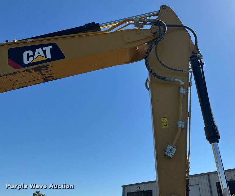 image for item DX8986 2018 Caterpillar 320 excavator