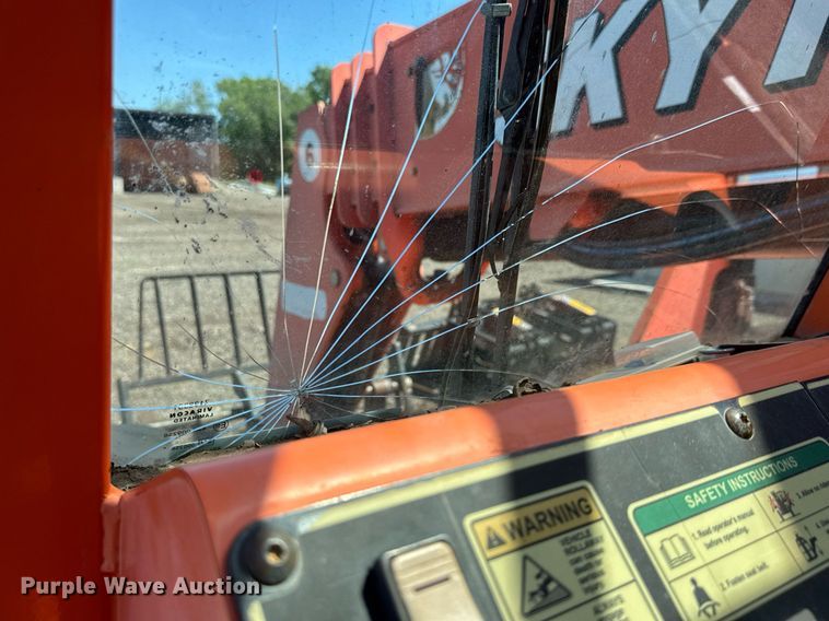 image for item DX8990 2007 Sky Trak 6042 telehandler