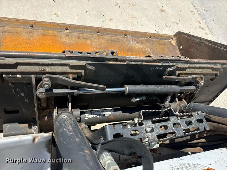 image for item DY0001 2015 Bobcat S590 skid steer loader