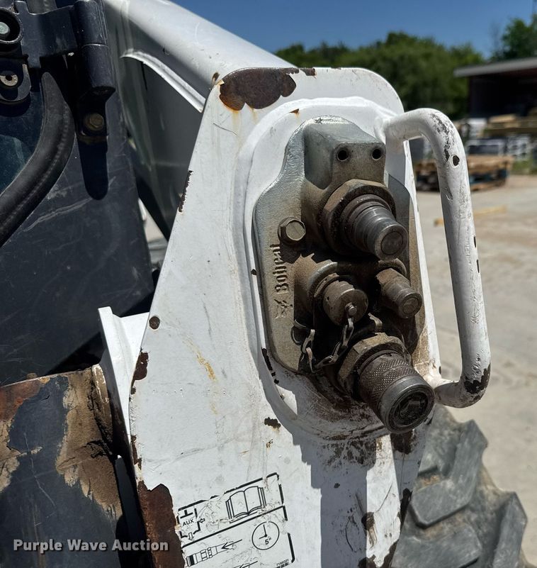 image for item DY0001 2015 Bobcat S590 skid steer loader