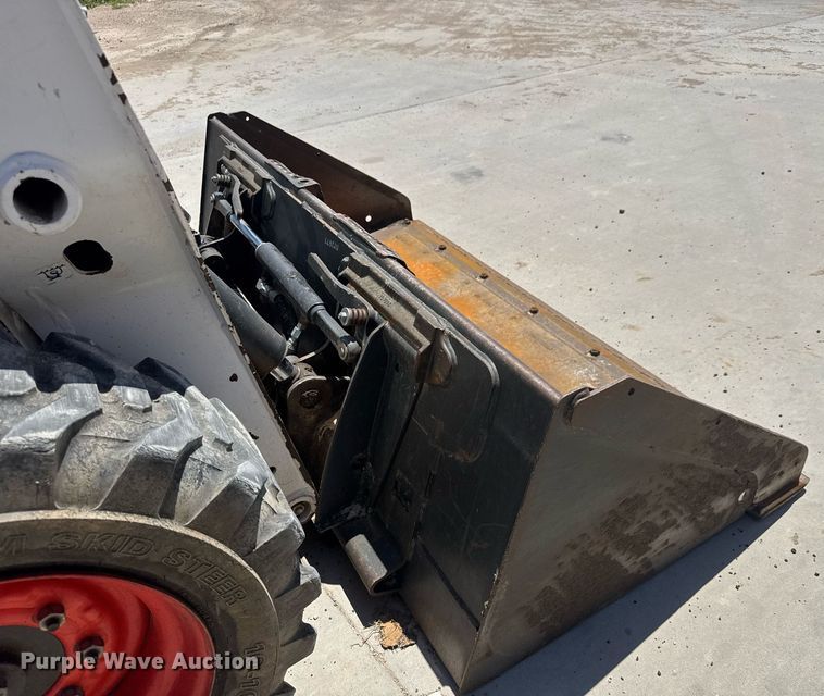 image for item DY0001 2015 Bobcat S590 skid steer loader