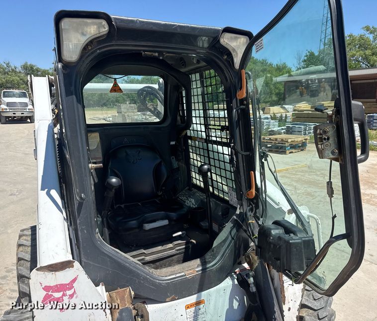 image for item DY0001 2015 Bobcat S590 skid steer loader