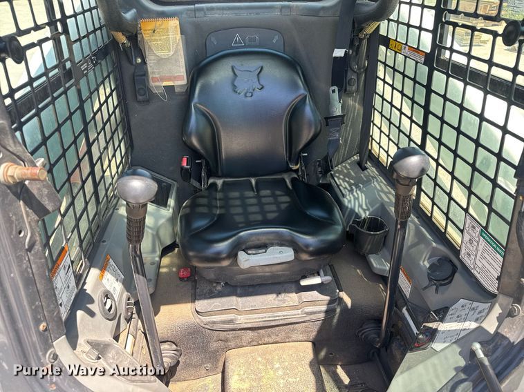 image for item DY0001 2015 Bobcat S590 skid steer loader