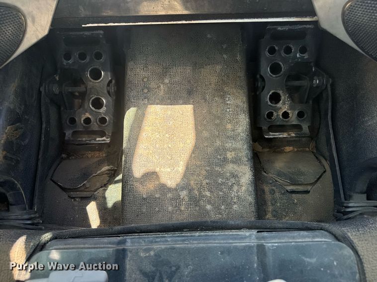 image for item DY0001 2015 Bobcat S590 skid steer loader