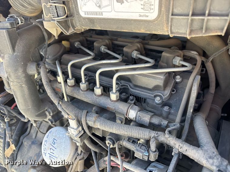 image for item DY0001 2015 Bobcat S590 skid steer loader