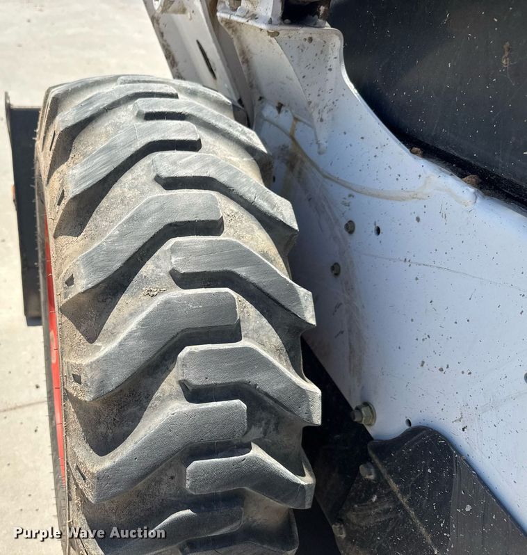 image for item DY0001 2015 Bobcat S590 skid steer loader