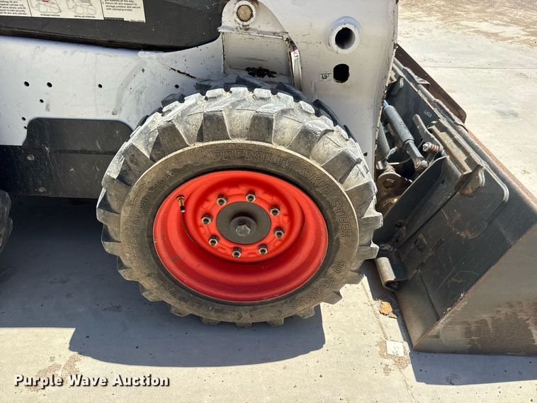 image for item DY0001 2015 Bobcat S590 skid steer loader