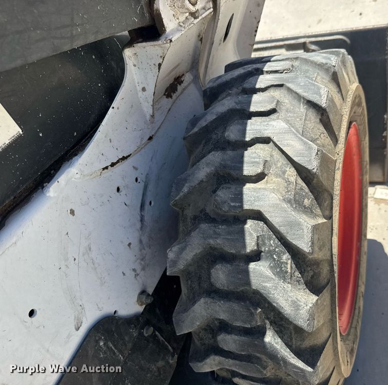 image for item DY0001 2015 Bobcat S590 skid steer loader