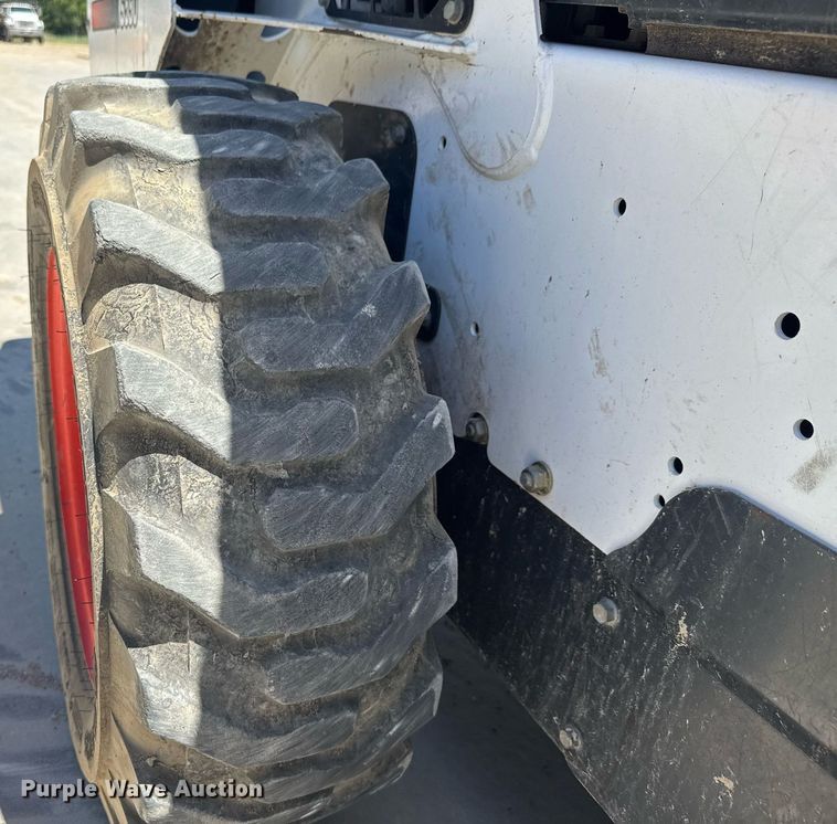 image for item DY0001 2015 Bobcat S590 skid steer loader