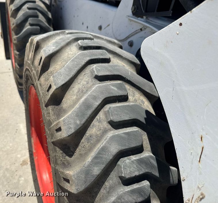 image for item DY0001 2015 Bobcat S590 skid steer loader