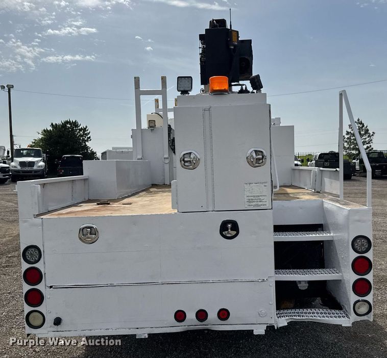 image for item DY0010 2009 International 7500 crane truck