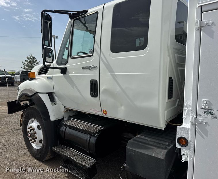 image for item DY0010 2009 International 7500 crane truck