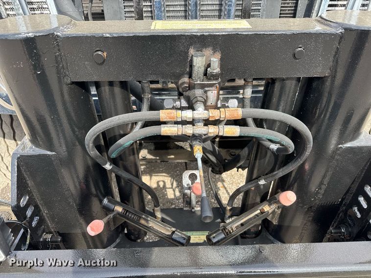 image for item DY0010 2009 International 7500 crane truck