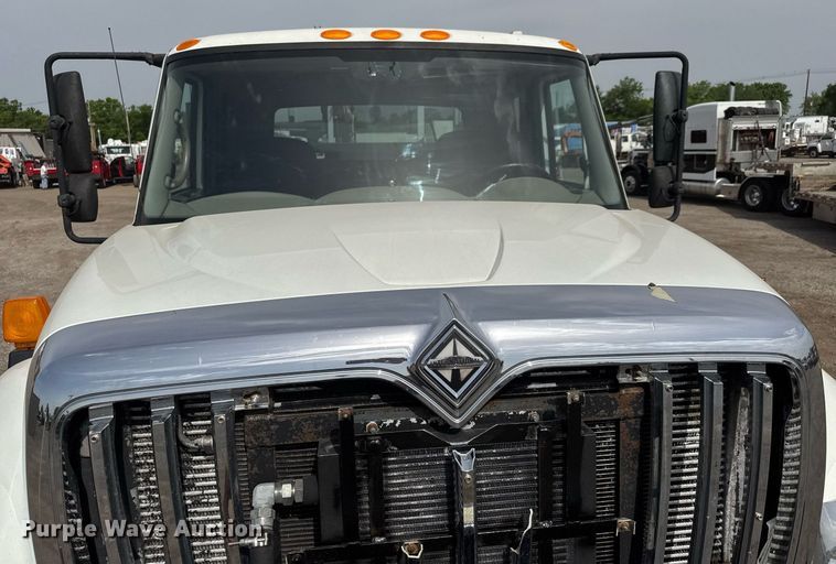 image for item DY0010 2009 International 7500 crane truck