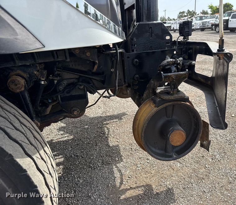 image for item DY0010 2009 International 7500 crane truck