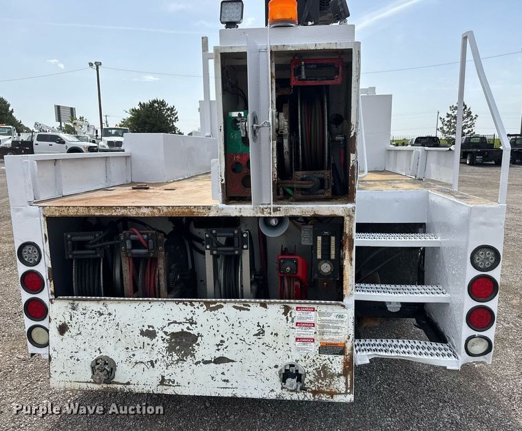 image for item DY0010 2009 International 7500 crane truck